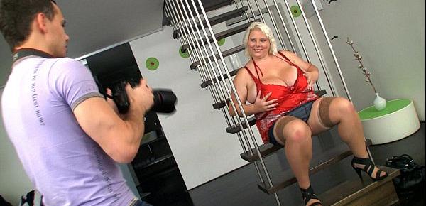  Big tits blonde spread legs for horny photographer